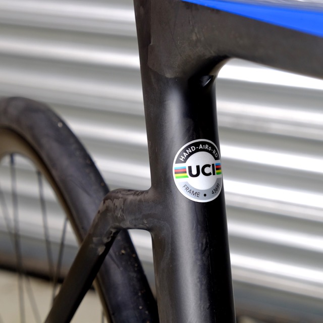 The Handsling A1R0evo carries the UCI approved sticker