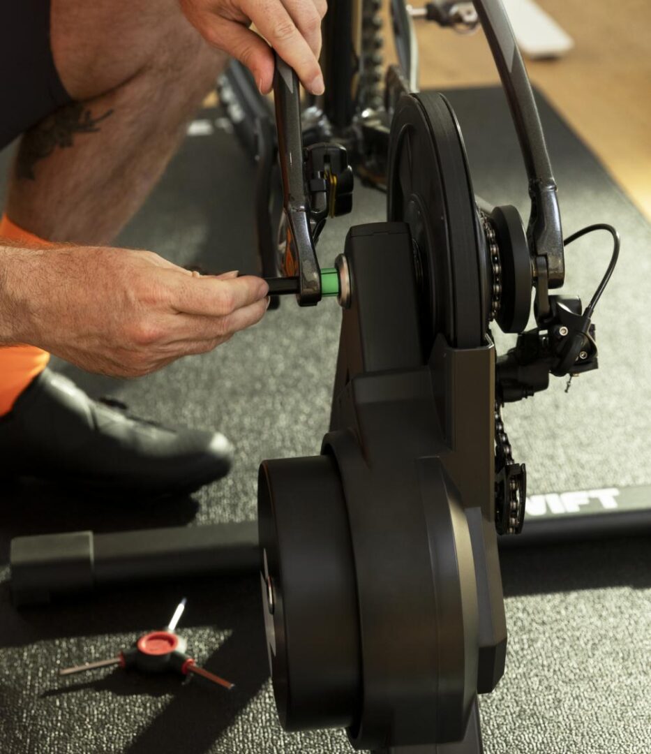 Here you can see the single speed cog that drives the Zwift Hub One and what looks like the belt-driven flywheel.
