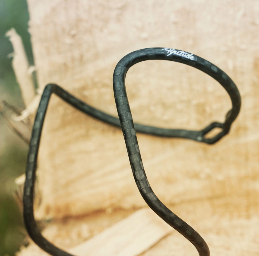 The Alpitude Superleggero Cage comes in 1k and 6k finished, as illustrated here or a UD finish