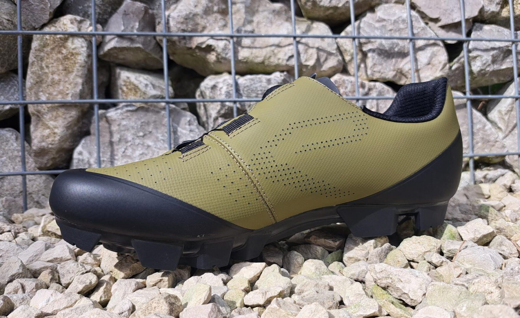 The XC R4 has a very clean look, that is easy to clean