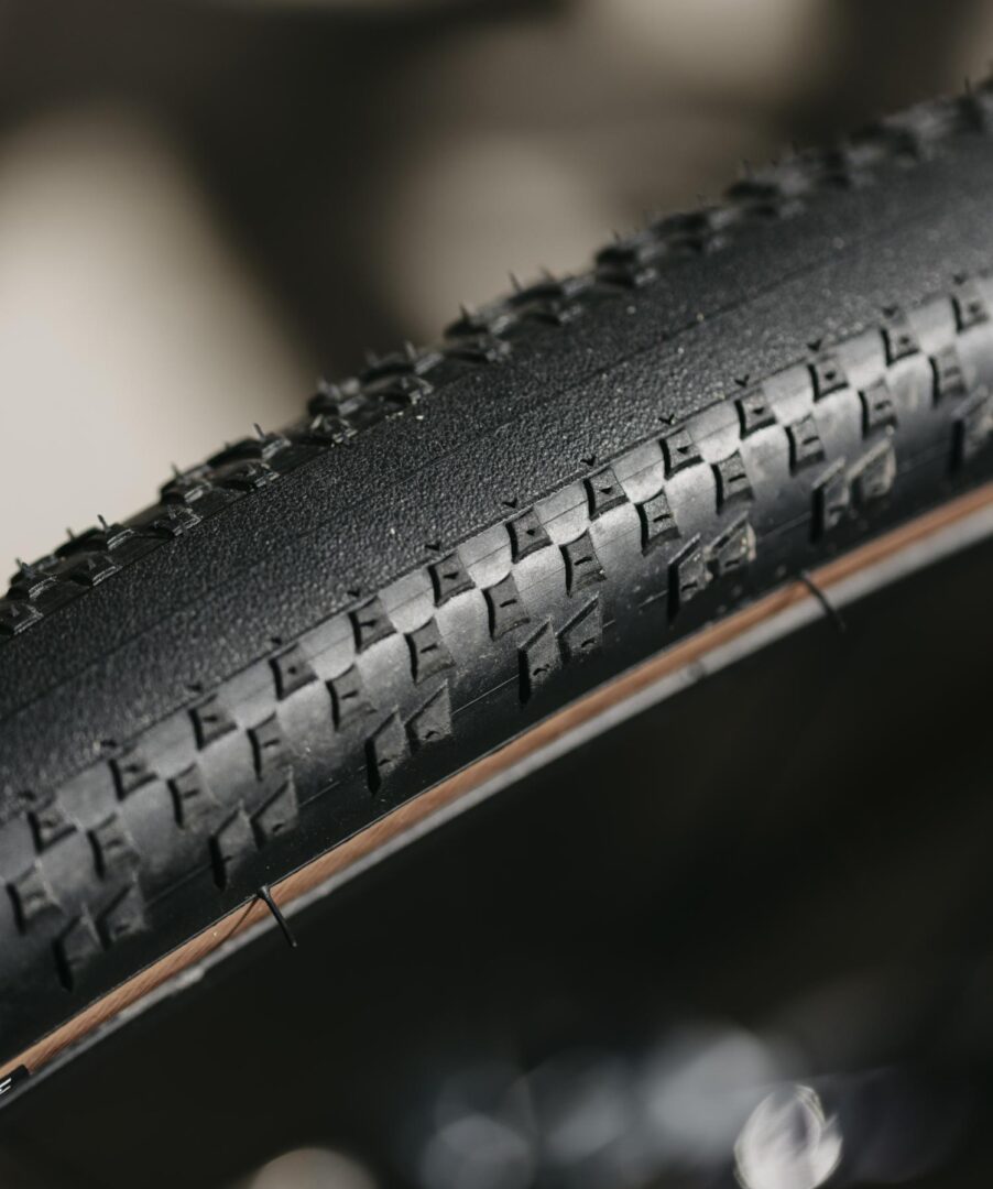 Smooth centre with side knobs made from Mach Tread 3.0 compound